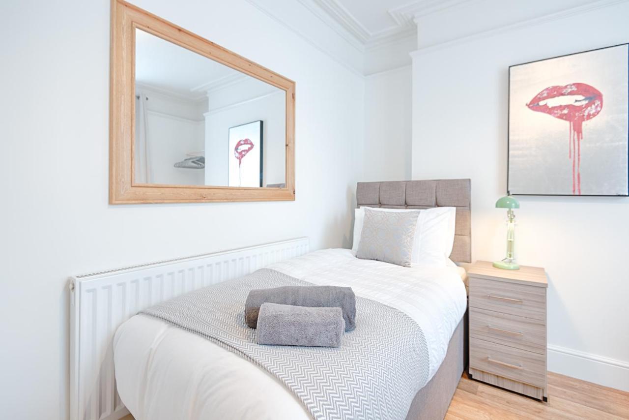 Check It Out, Eaton's House Holiday home Swansea